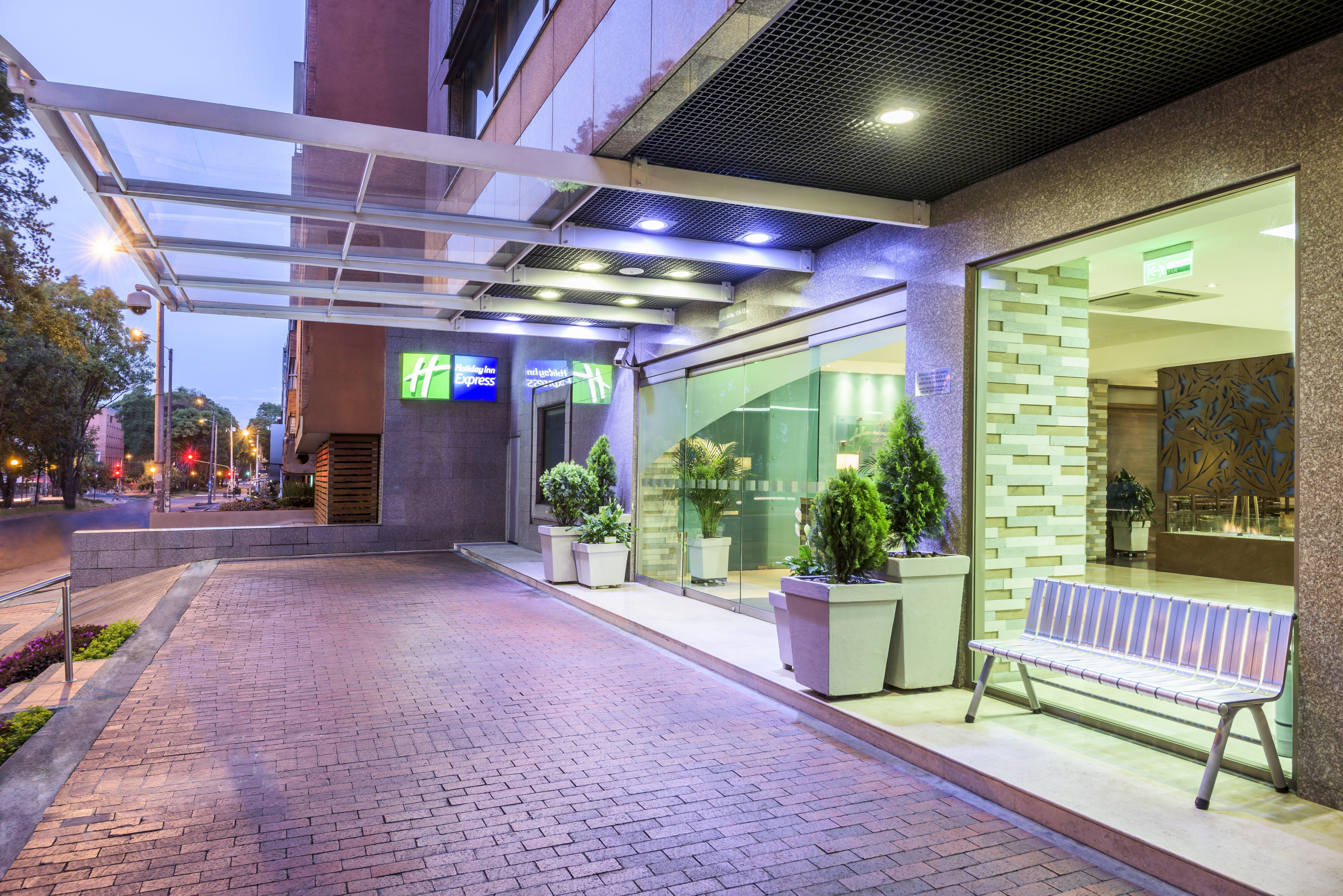 Holiday Inn Express Bogota - Parque La 93 By Ihg Екстериор снимка