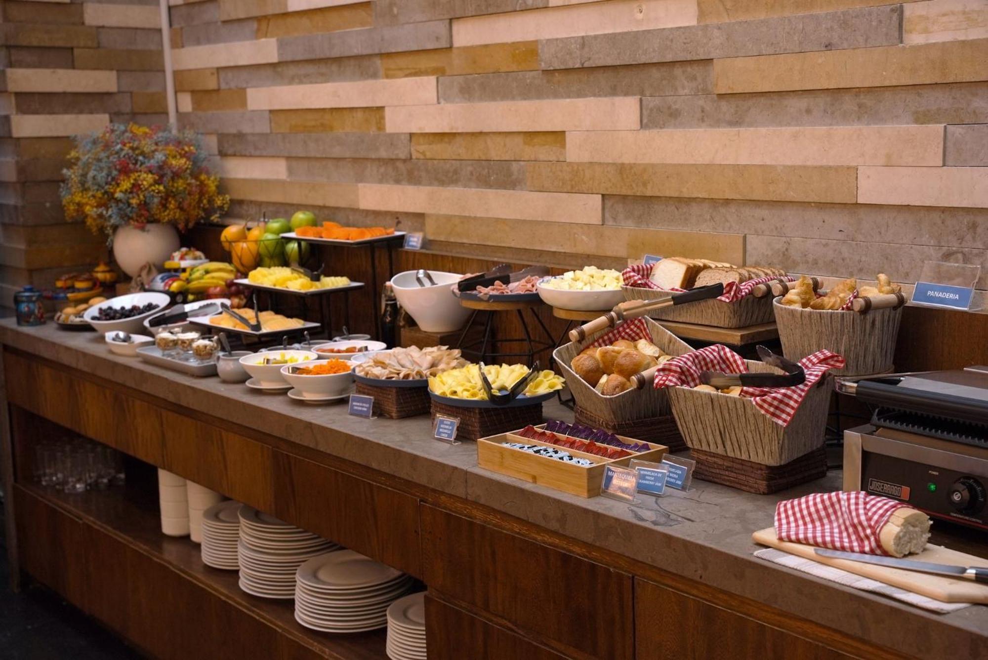 Holiday Inn Express Bogota - Parque La 93 By Ihg Екстериор снимка