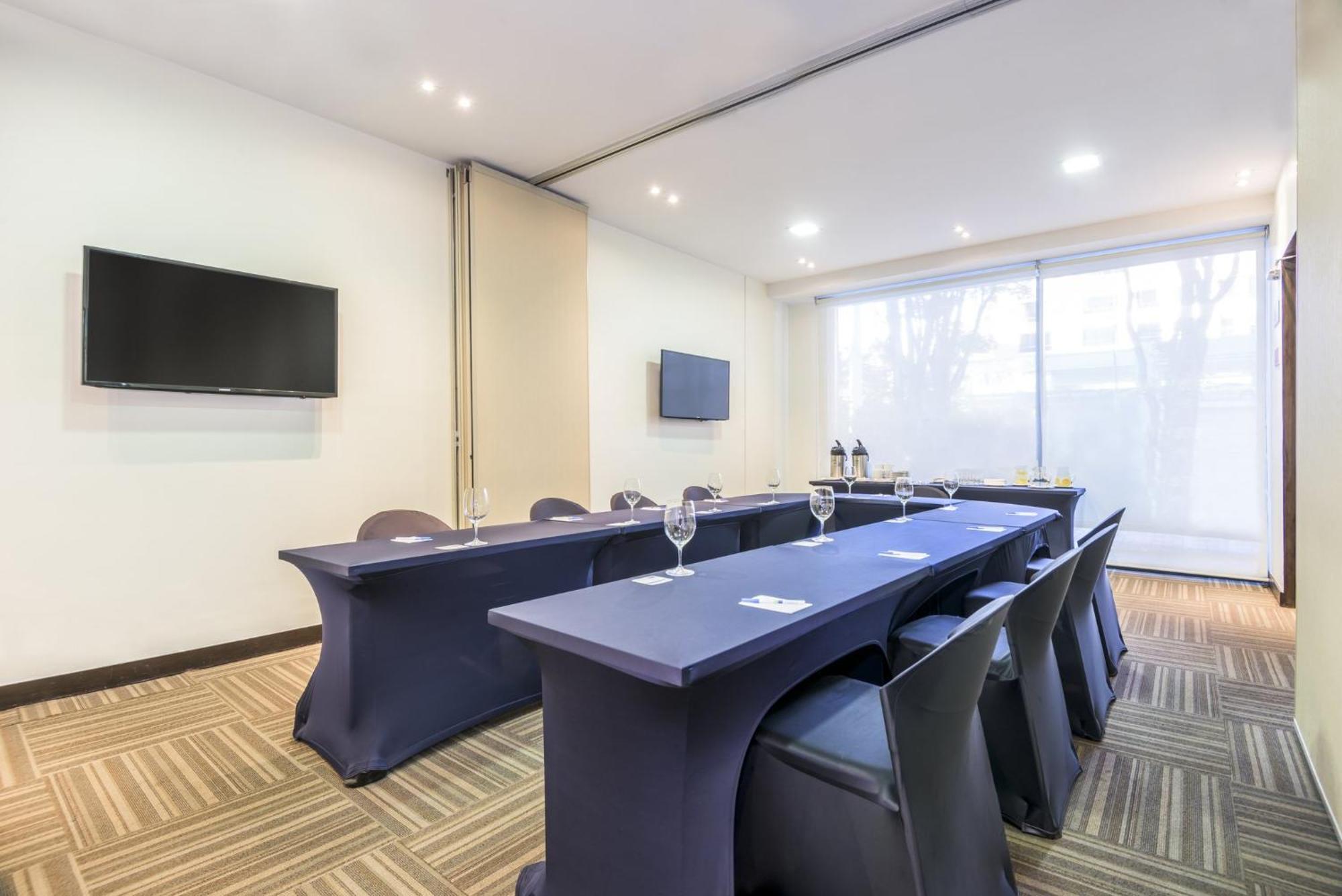 Holiday Inn Express Bogota - Parque La 93 By Ihg Екстериор снимка