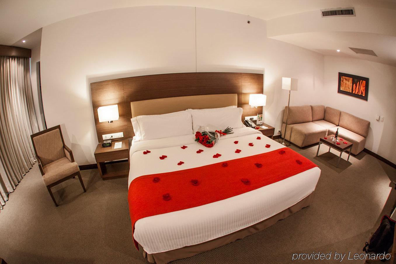 Holiday Inn Express Bogota - Parque La 93 By Ihg Екстериор снимка
