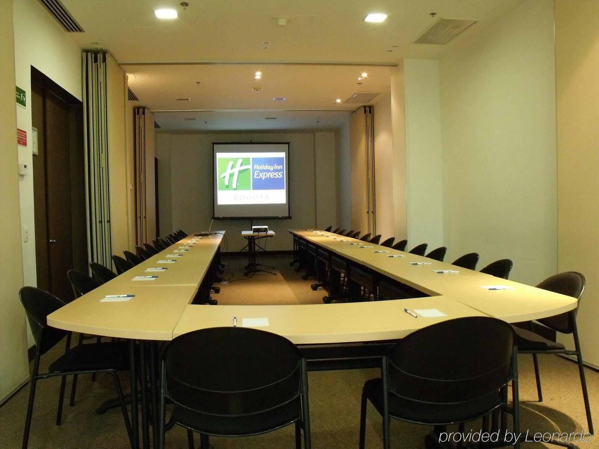 Holiday Inn Express Bogota - Parque La 93 By Ihg Бизнес снимка