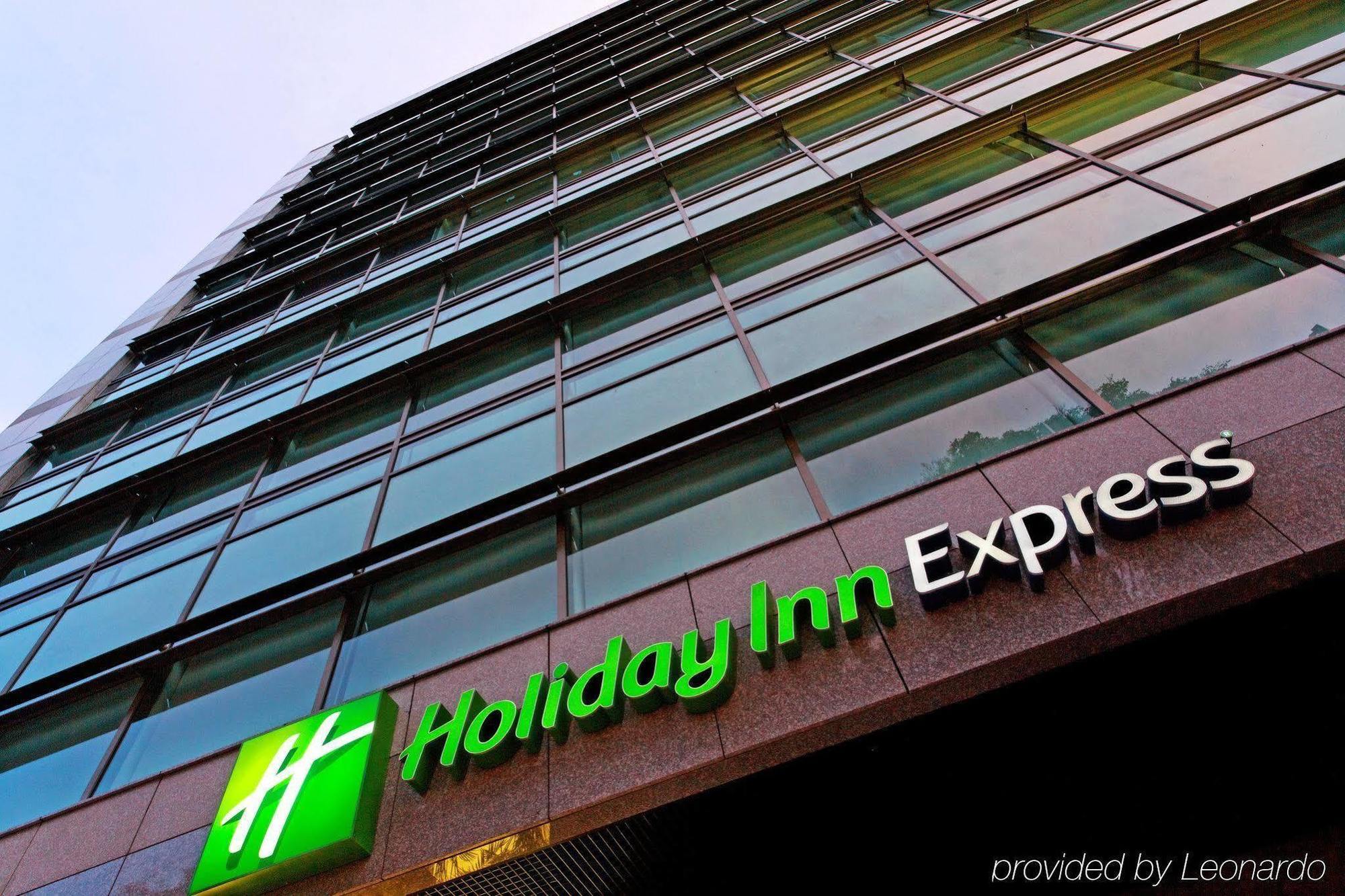 Holiday Inn Express Bogota - Parque La 93 By Ihg Екстериор снимка
